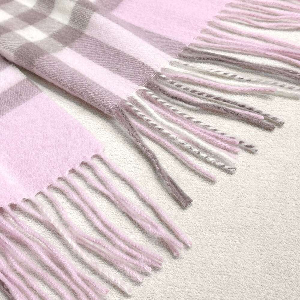 Burberry Shawl - Picture 7 of 7